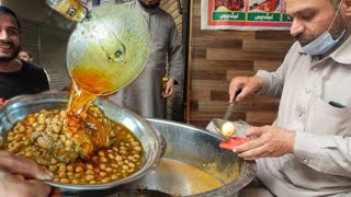 Street Food In Lahore | Lahori Nashta Butt Murgh Chanay, Mochi Gate Lahore | Chickpea Stew Content