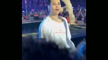 love the interaction between the security and Jimin