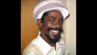 Vignette de la vidéo "Cocoa Tea--Tune In  (Far East Riddim)"