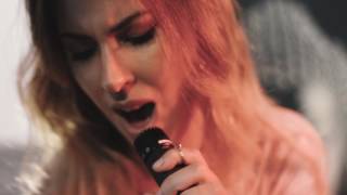 Olaya Alcázar - Hello  (cover) with Loop Station [HD]
