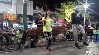 GOYANG DUA JARI - ANGKLUNG CAREHAL MALIOBORO