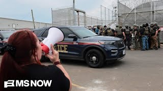 ‘A new level of stupid’: The Weeknight on DHS threats against Newark Airport after ICE protests