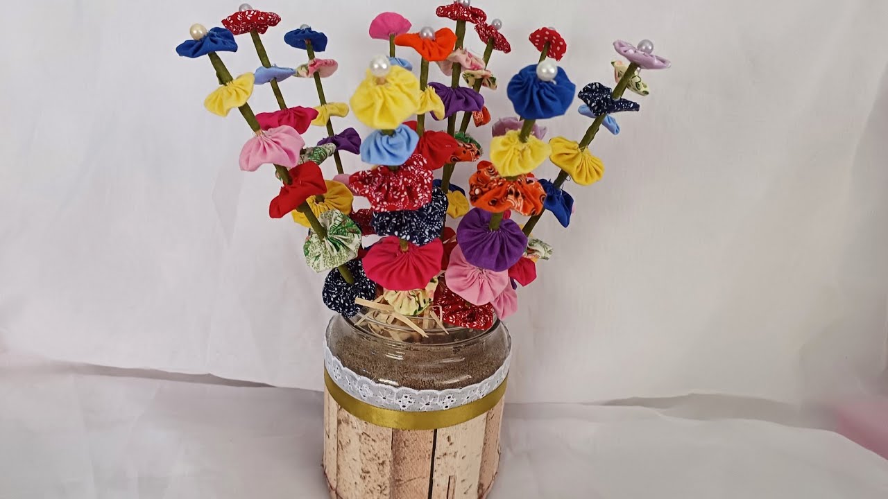 Como fazer arranjo de fuxico, flores de tecido, decoração com fuxico,como aproveitar retalhos