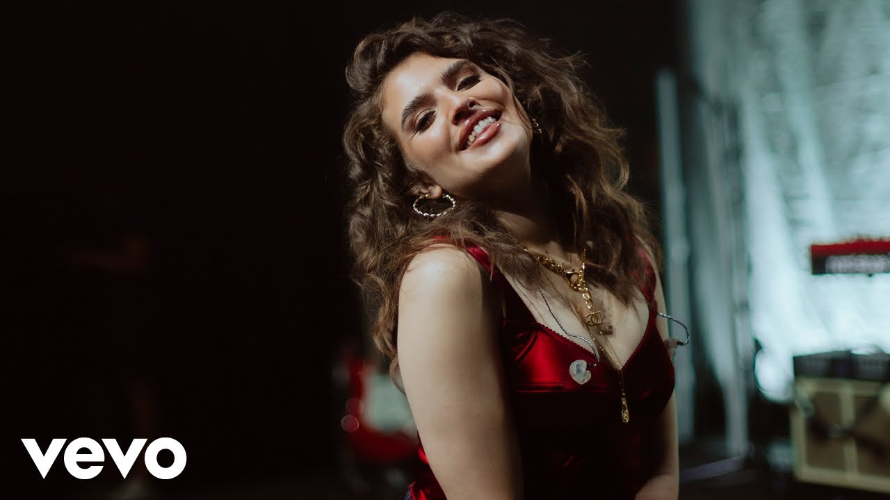 Muller i wrote a song. Мэй мюллер. mae muller. mae muller i wrote a song.