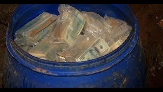 Бедный фермер откопал на своем участке синюю бочку. А в ней оказалось... Бедный фермер откопал на своем участке синюю бочку. А в ней оказалось...