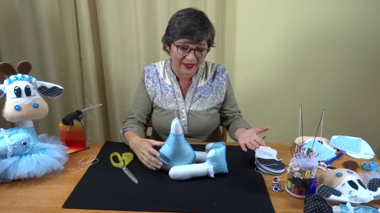 Vaquita toma cortina. Yasna Pino. Casa Puchinni. Incluye moldes.