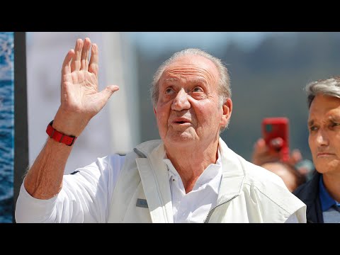 Así ha llegado Juan Carlos I al Club Náutico de Sanxenxo entre exclamaciones de "¡Viva el Rey!"