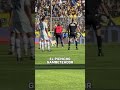 ¡Perrito MVP en Rosario Central! 🐶 🤩 El canino regateó en el campo y salió ovacionado 🔝 #Shorts