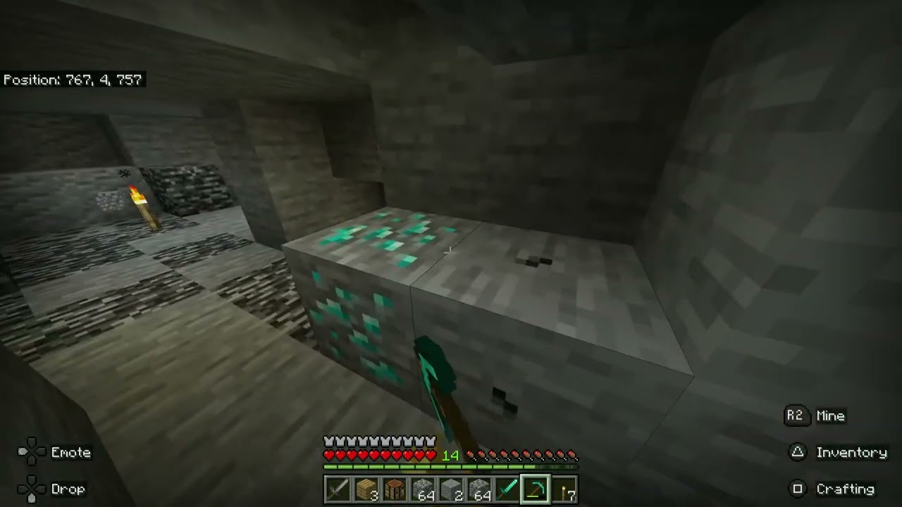 How lucky can 1 guy be ?  Diamond heaven on Lifeboat Minecraft