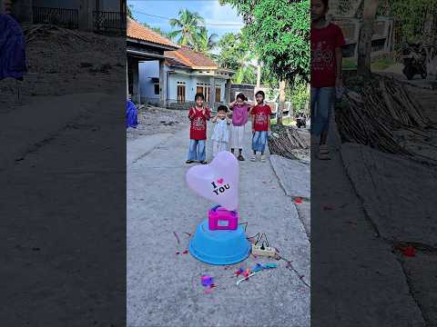 keseruan meletusin balon love #trendingshorts