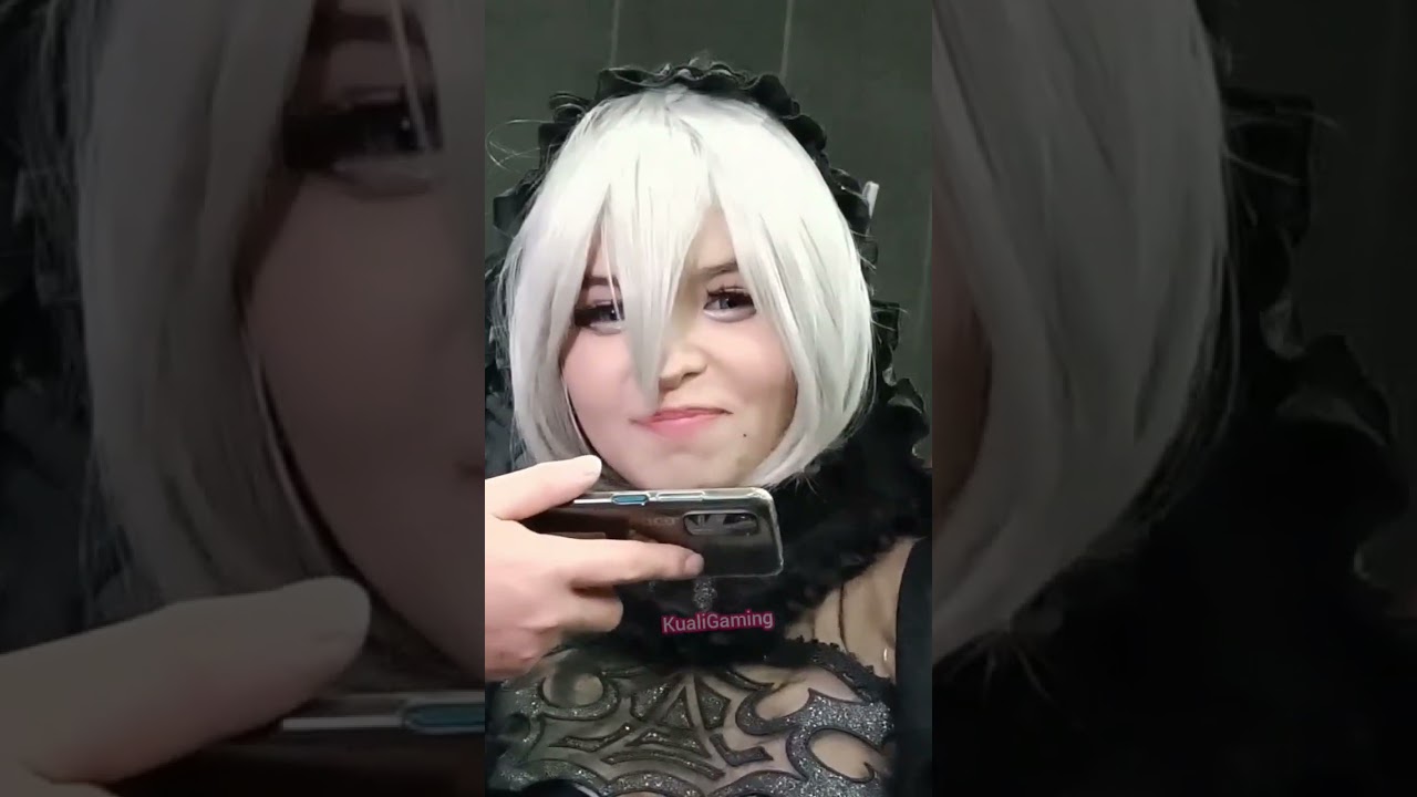 oler pies en una conve o.o #otaku #cosplay #nierautomata #2b