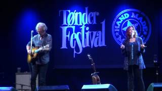 Rosanne Cash with John Leventhal - Tennessee Flat Top Box