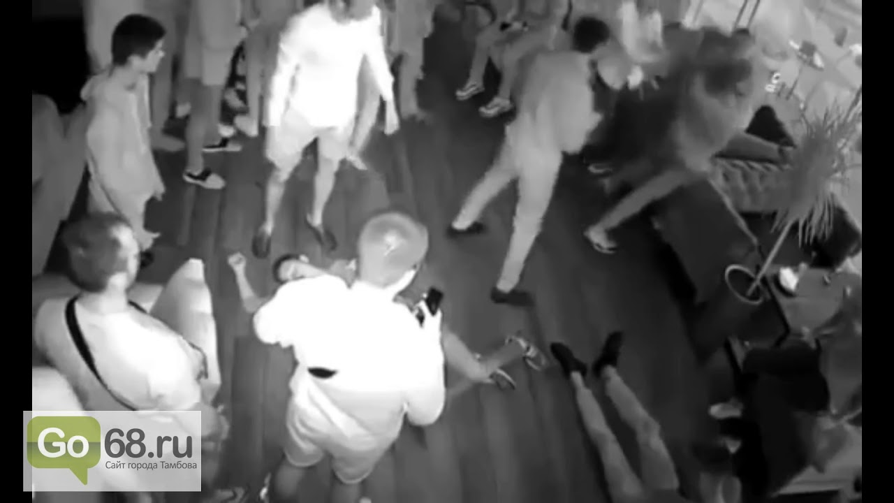 Бойы қысқа, арық қыз жыныстық қатынасқа түседі