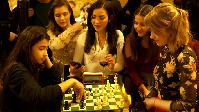 Blitz Society, the Parisian bar teaching you chess 