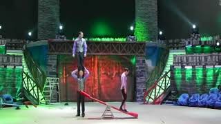 y32TET-111110 Teeterboard Act