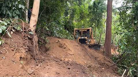 The Process of Building a Mountain Road Using a CAT D6R XL Bulldozer in Dangerous Terrain