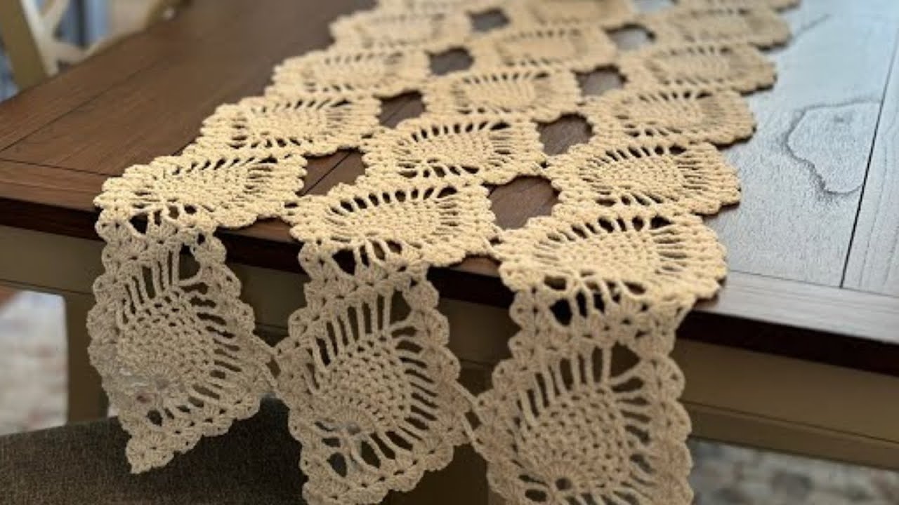 Caminho de mesa motivos morangos em crochê 🍓🍓🍓 