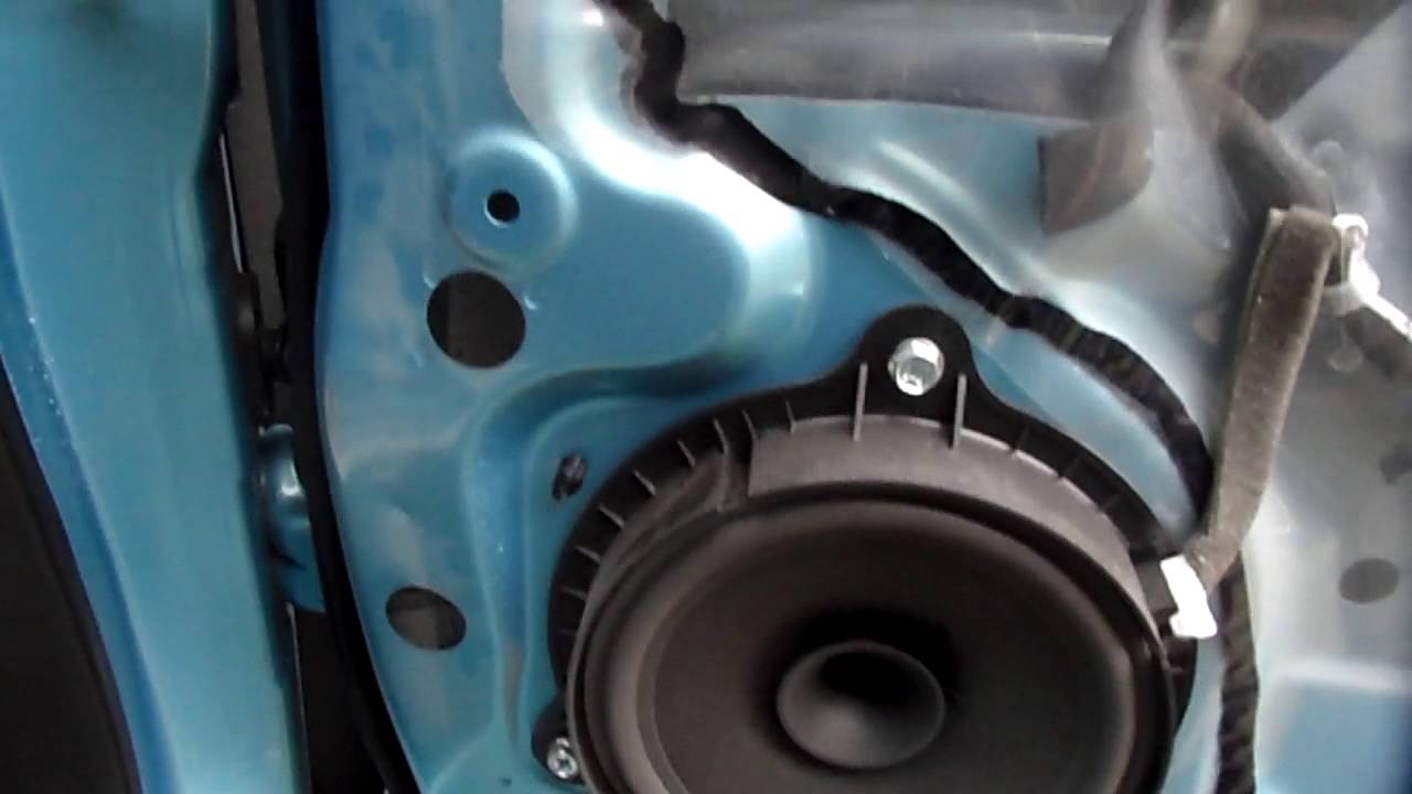 Remove door panel and speaker in Nissan E-NV200 (Swedish voice)