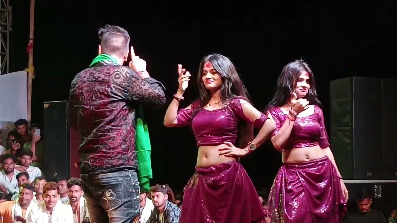 #Pawan_Raja ka stage show गाया जातिवाद गाना#माही मनीषा ने लगाया जोरदार ठुमका, एसकेडी राज का गांव पर