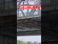 Jahan hum sirf safar dekhte hain,wahan koi apni rozi ke liye jaan risk me dalta hai… #kolkata #viral