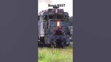 Screamin motor and screamin horn #train #chasing #csx_trains #csxt #notch8 #fcen #gp30 #lesliehorn