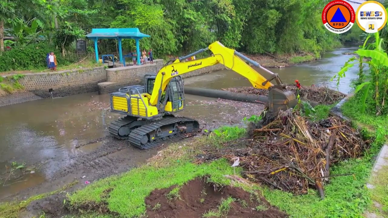 OPERASI PENANGANAN DARURAT SAMPAH DAMPAK BANJIR KALIBEREM