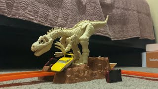 Hot Wheels Trick Tracks - Jurassic Starter Set