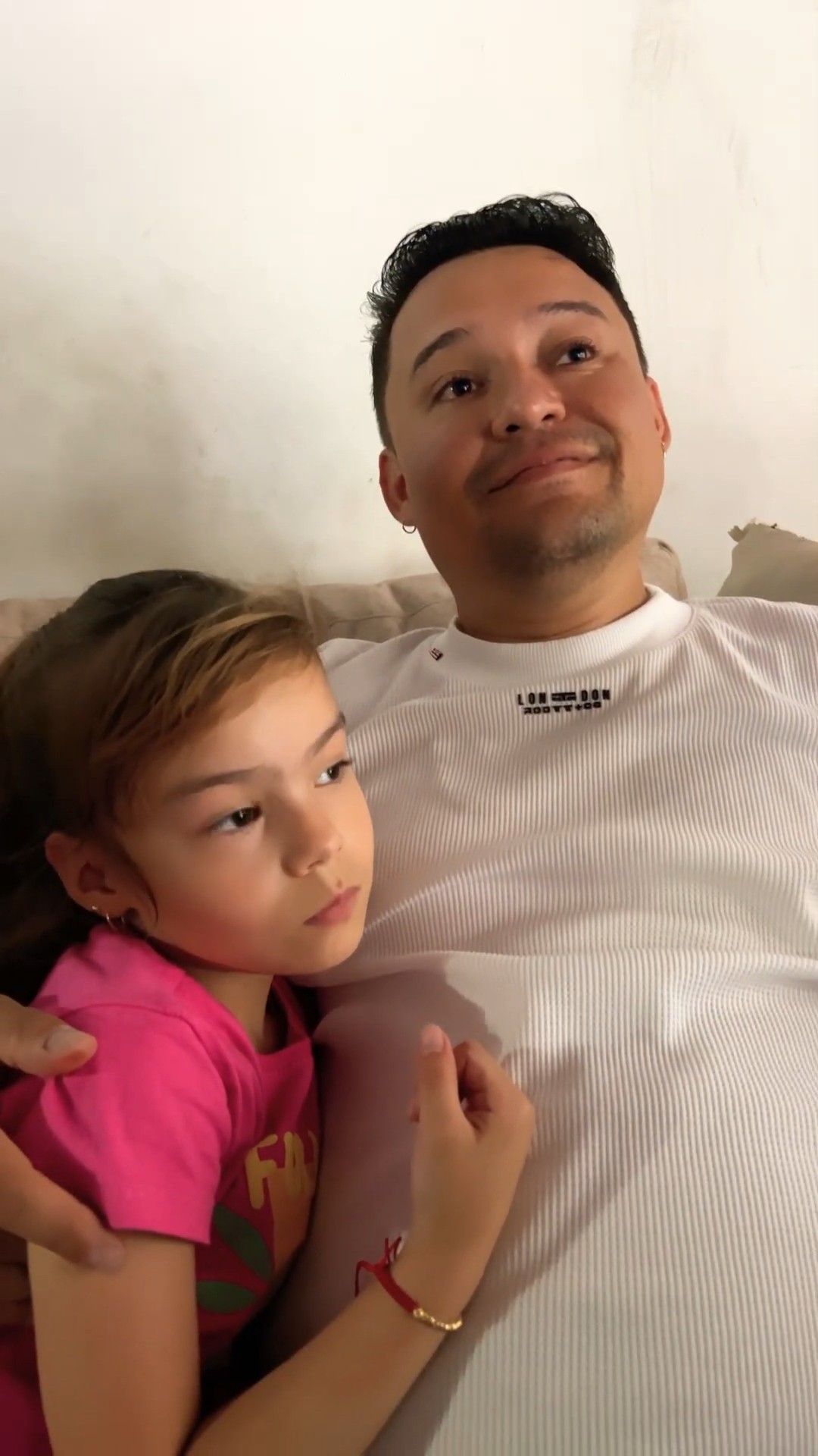PAPÁ PUEDO VER LA TELE ?#humor #cosasdefamilia #comedia #cosasdecasa #comedy #navidad #shortviral