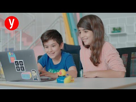 תלמידת כיתה ו' לפני אירועי שעת הקוד: "לומדת תכנות מגיל 4"
