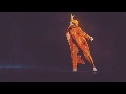teatv 一個跳芭蕾的男人突然有天拿起了一把剪刀......