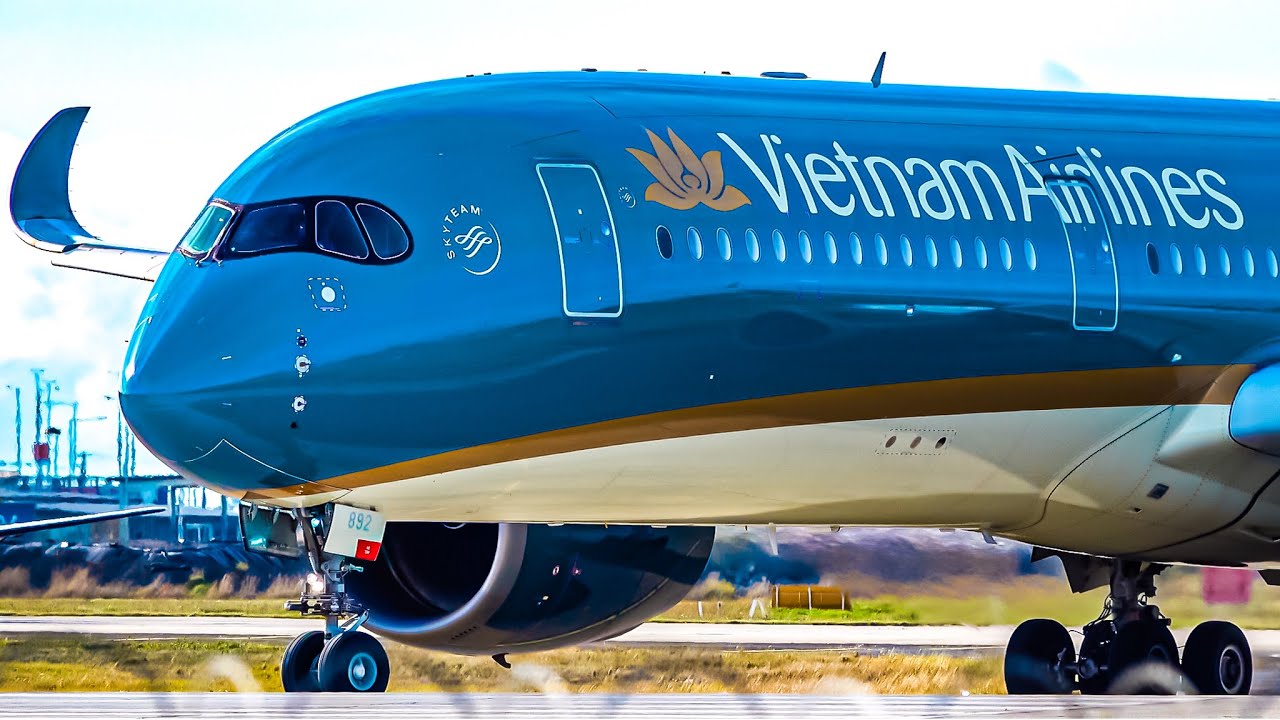 ✈️ 70 BIG PLANES Taking off & Landing at MELBOURNE AIRPORT 🇦🇺| A380 B747 A350 B787 A330 B777