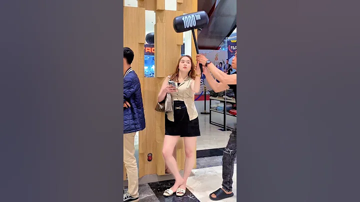 Hammer prank makes a beautiful girl surprised, very funny haha #prank #funny #viralvideo