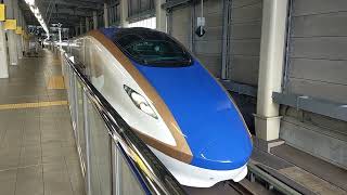 2022年8月11日北陸新幹線金沢(駅)11·12番のりば停車中→発車 11番のりばW7系W19編成運行9534Eかがやき534号 12番のりばE7系F41編成運行716Eつるぎ716号