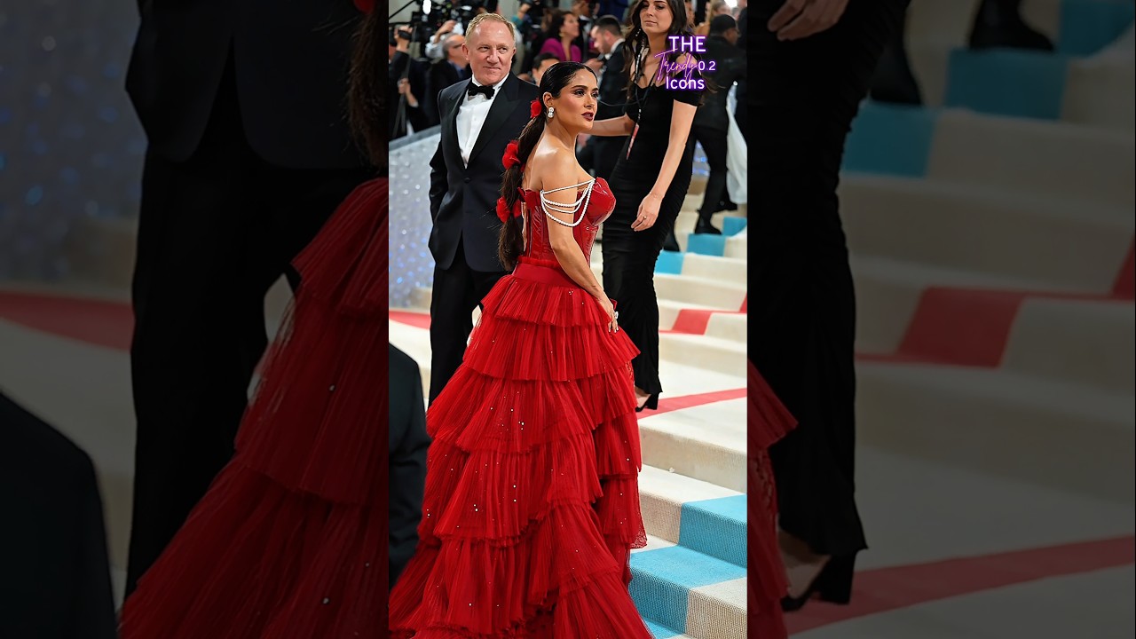Salma Hayek with Husband spotted at the Red Carpet♥️✨ #salma #salmahayek #antesedepois