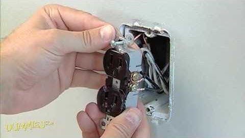 How to Replace a Standard Electrical Outlet For Dummies