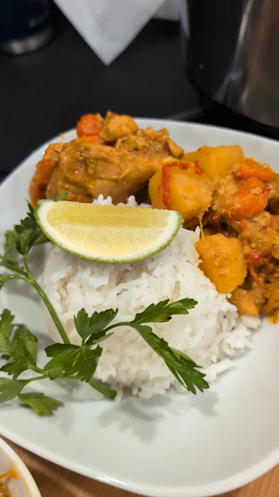 Curry chicken & potatoes #shorts #fyp #chickenrecipes #food #foodie #curry #cooking #chefandre #cjd