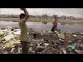 Vertedero ilegal de residuos de aparatos eléctricos y electrónicos en GHANA