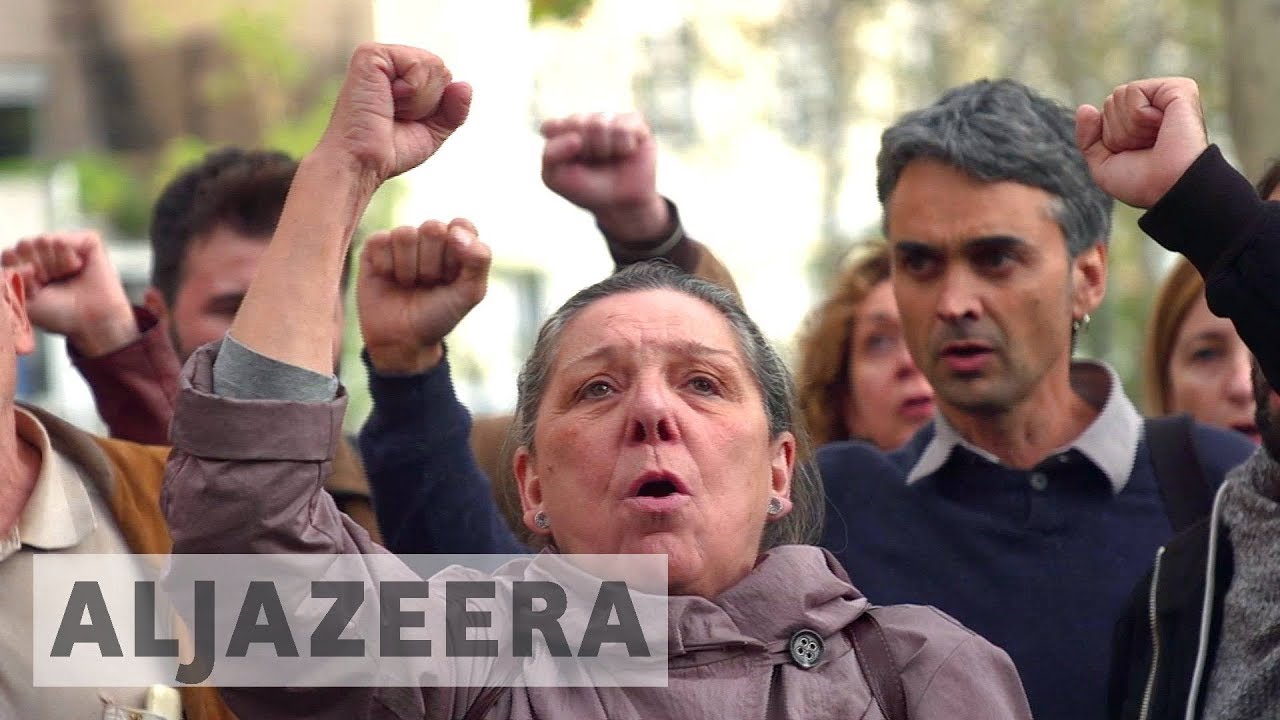 كاتالونيا: قاضٍ يسجن ثمانية وزراء معزولين