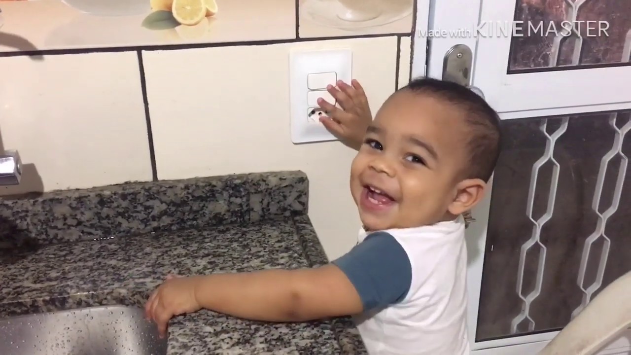 O QUE UM BEBÊ DE 13 MESES FAZ ? BAGUNÇA! - YouTube