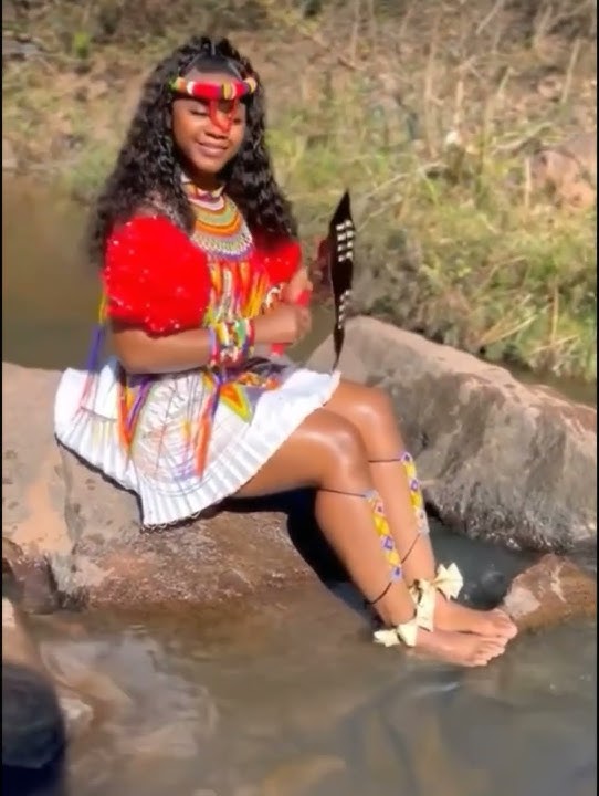 Zulu queen in beautiful cultural dress #zuluqeen #zuluculture #africa