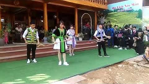 Múa gậy đồng xu tại chợ phiên cốc pài (xín mần )