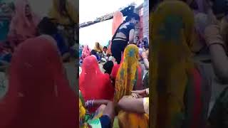 Banaa Le Dulhaniya Apni To Te Karengui Lakshman Vyav Geet