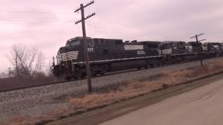 SD40-2 and GP38-2 on Short NS train