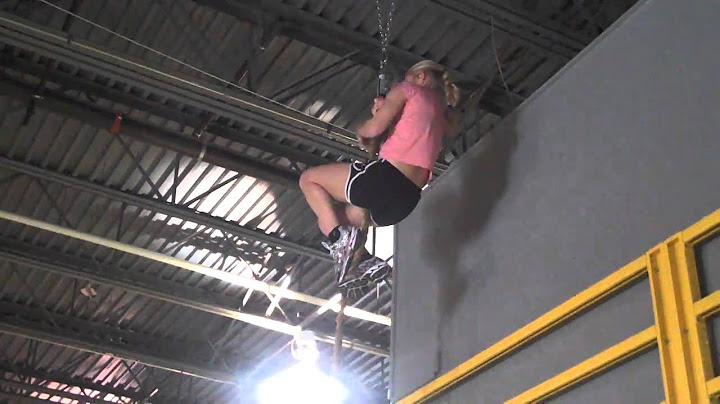 DeFrancosGym.com: Female athlete climbs the rope!!