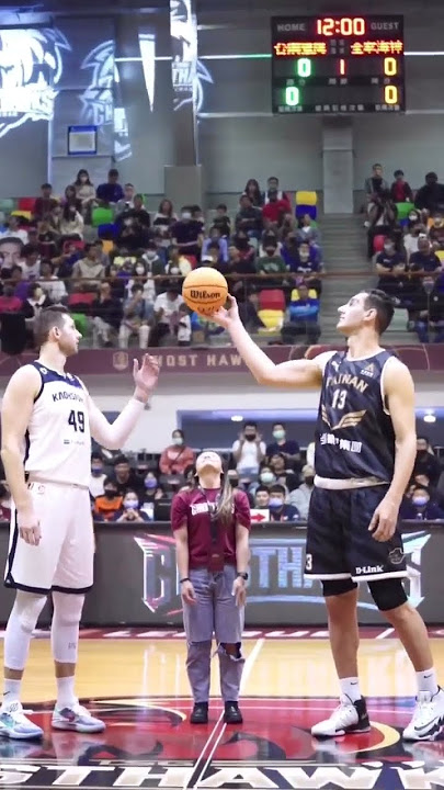 OMG tinggi banget pemain basket ini 😲