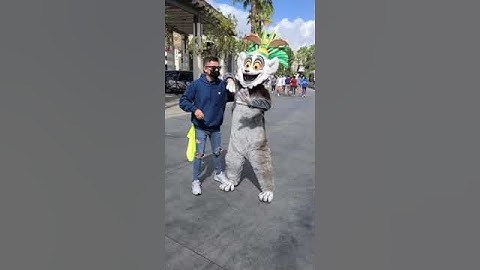 king Julien Hollywood Universal studio dance