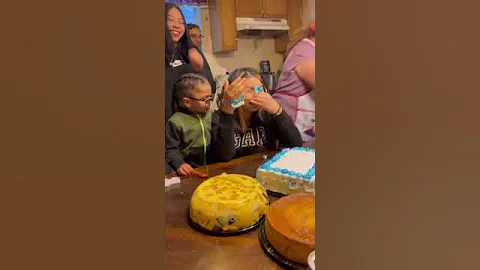 Girl Gets Head Smashed Into Cake on Her Birthday - 1425236