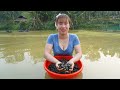 Harvesting snails in the pond &amp; pineapple goes to market sell || Chúc Thị Mán