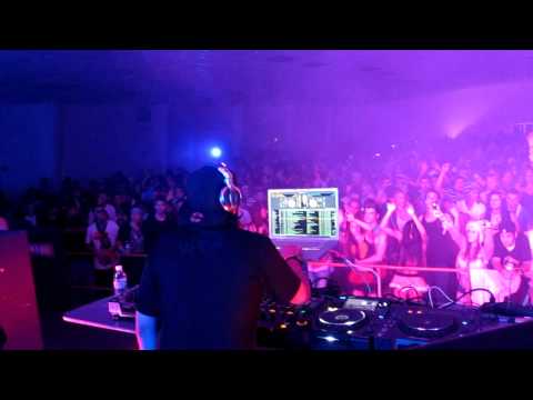 DJ SOLE @ Fuzzy Festival 2010 - One (Seven Nation Army Harder Bootleg)