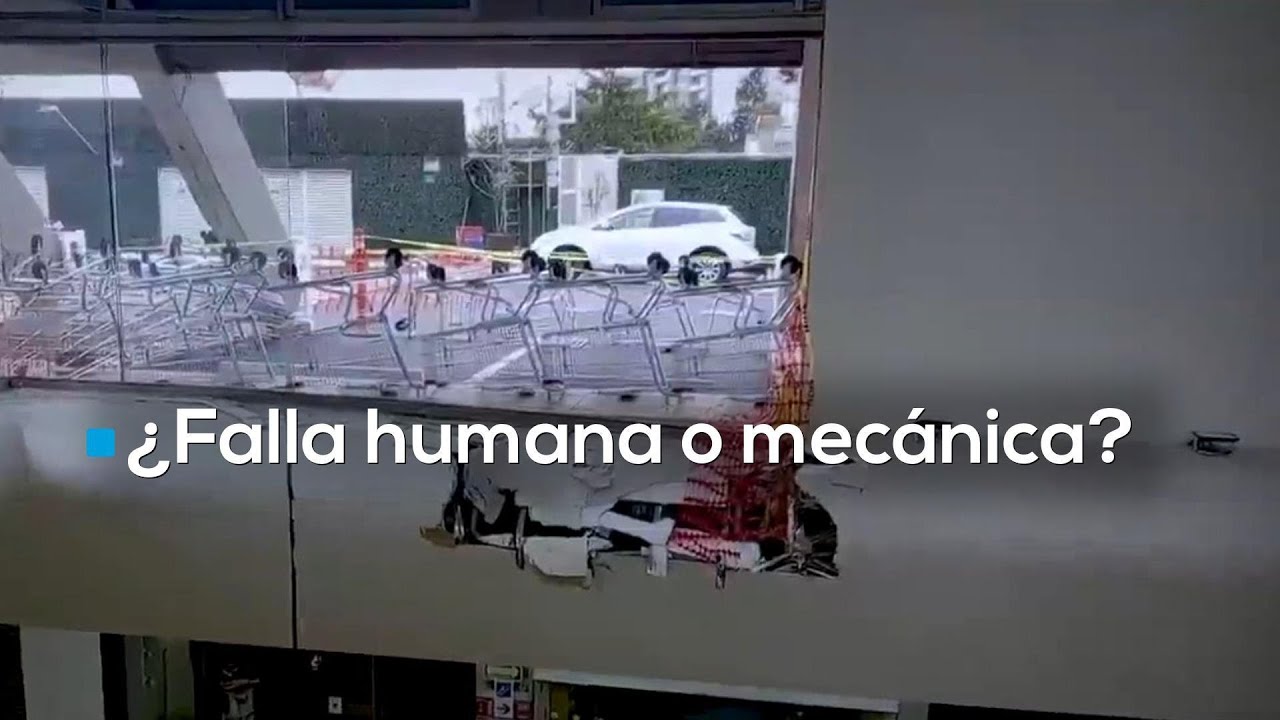 ¿Falla Humana o Mecánica? Camioneta cae desde lo alto de una plaza en ...